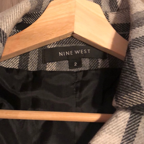 Greay cropped coat - Picture 3 of 5